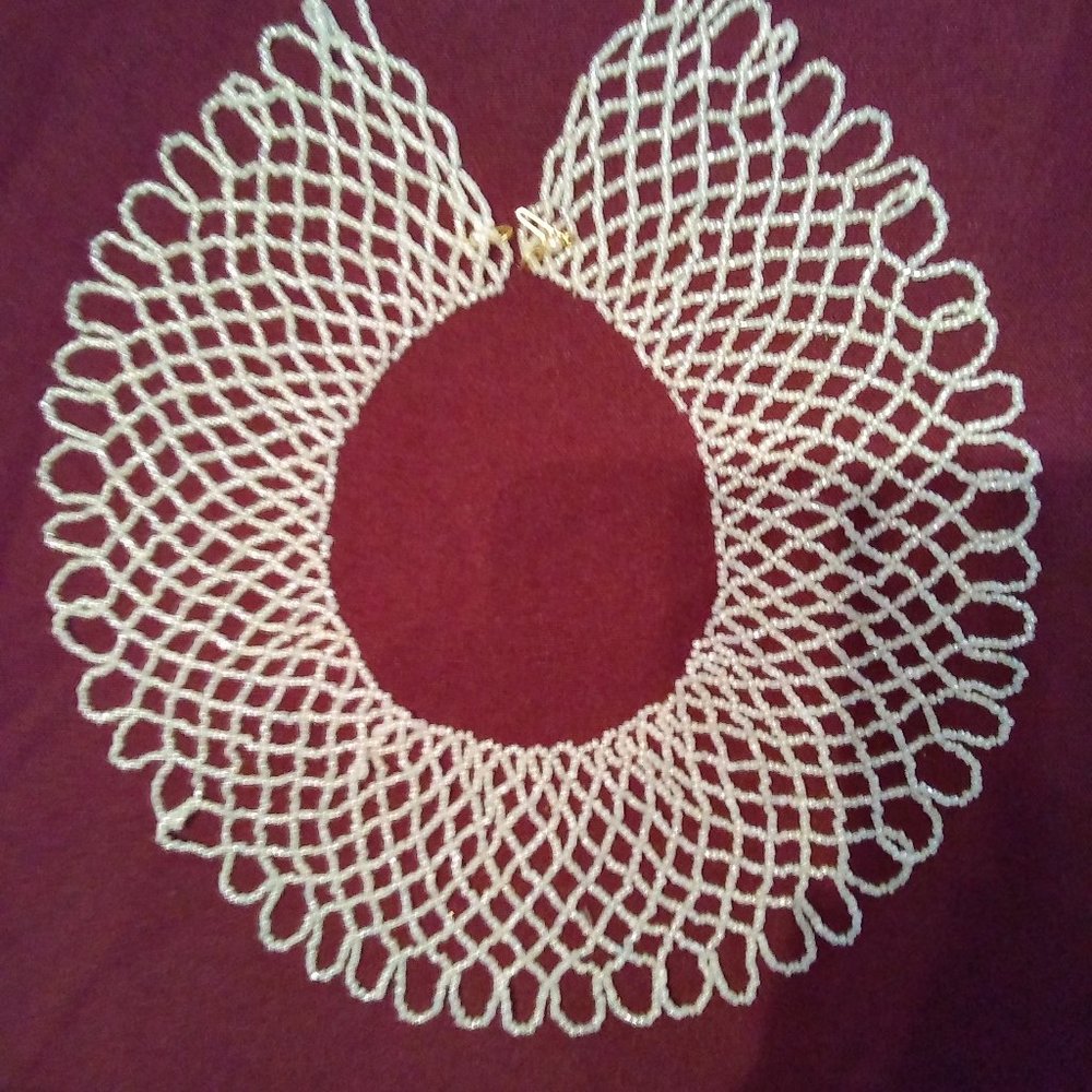 Vintage collar with tiny white beads